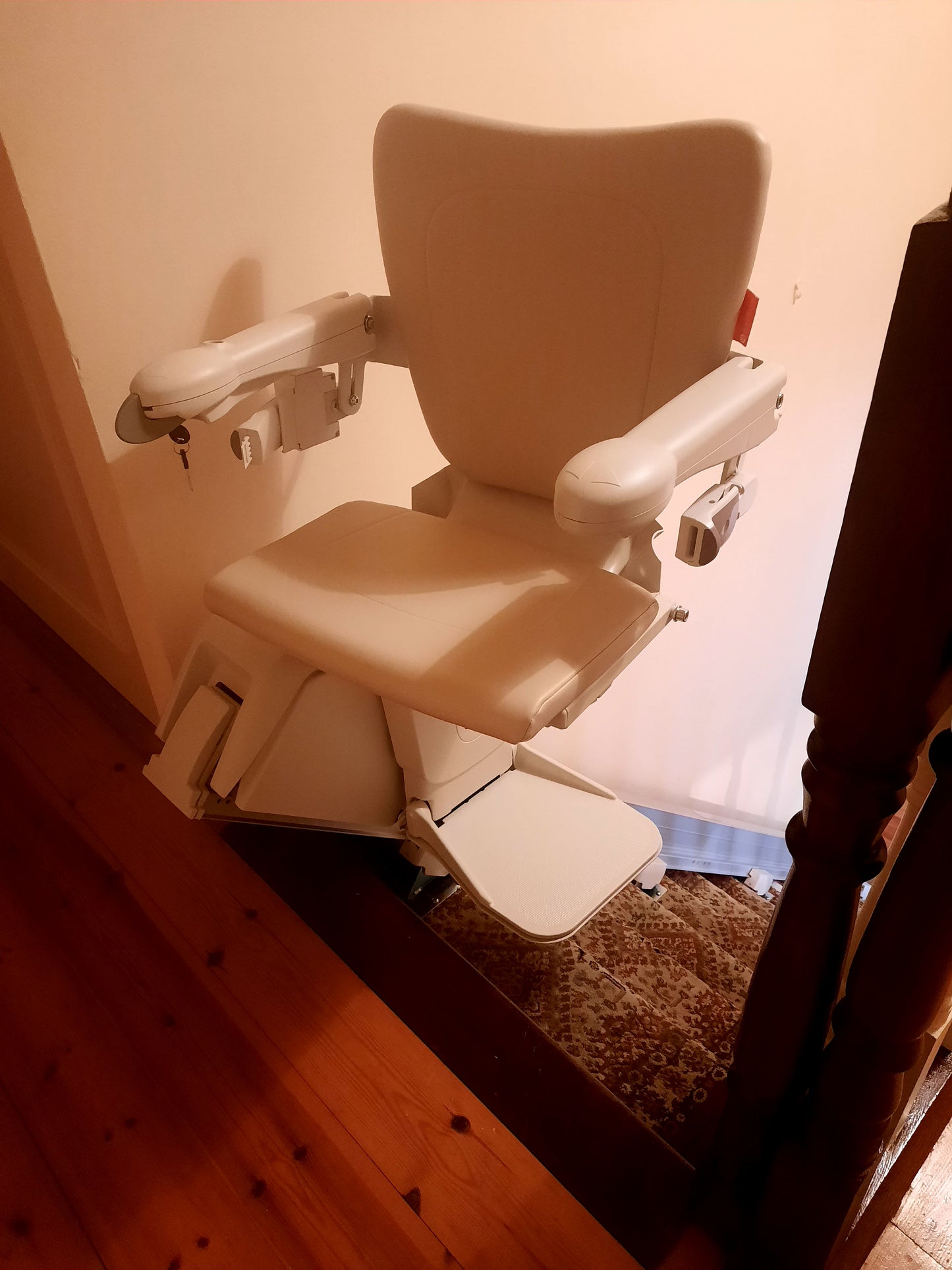 Handicare 1100 Straight Stairlift