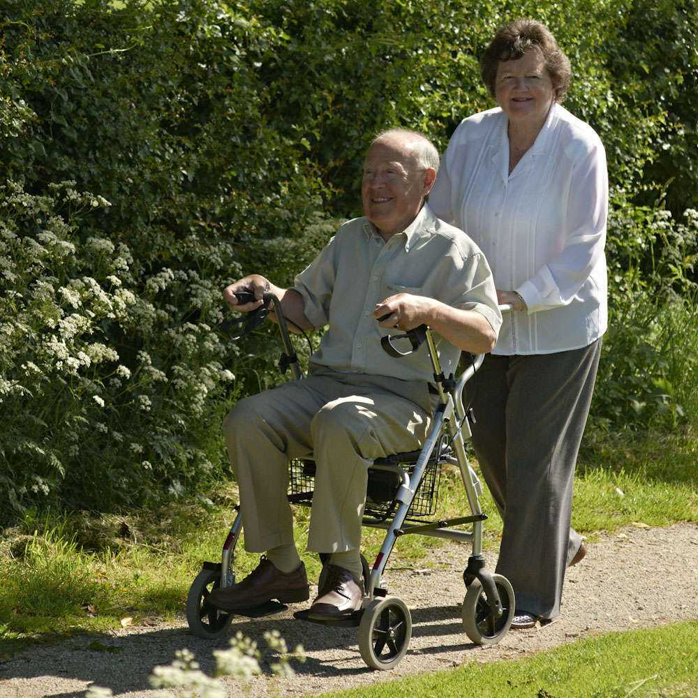 2 in 1 Rollator with Transit Chair